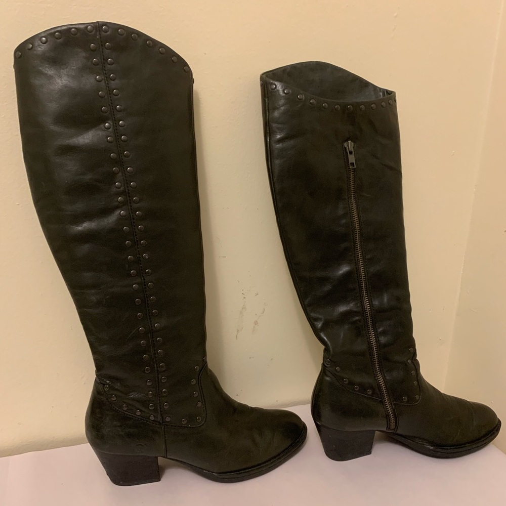 Born black leather boots size 8 Excellent used condition